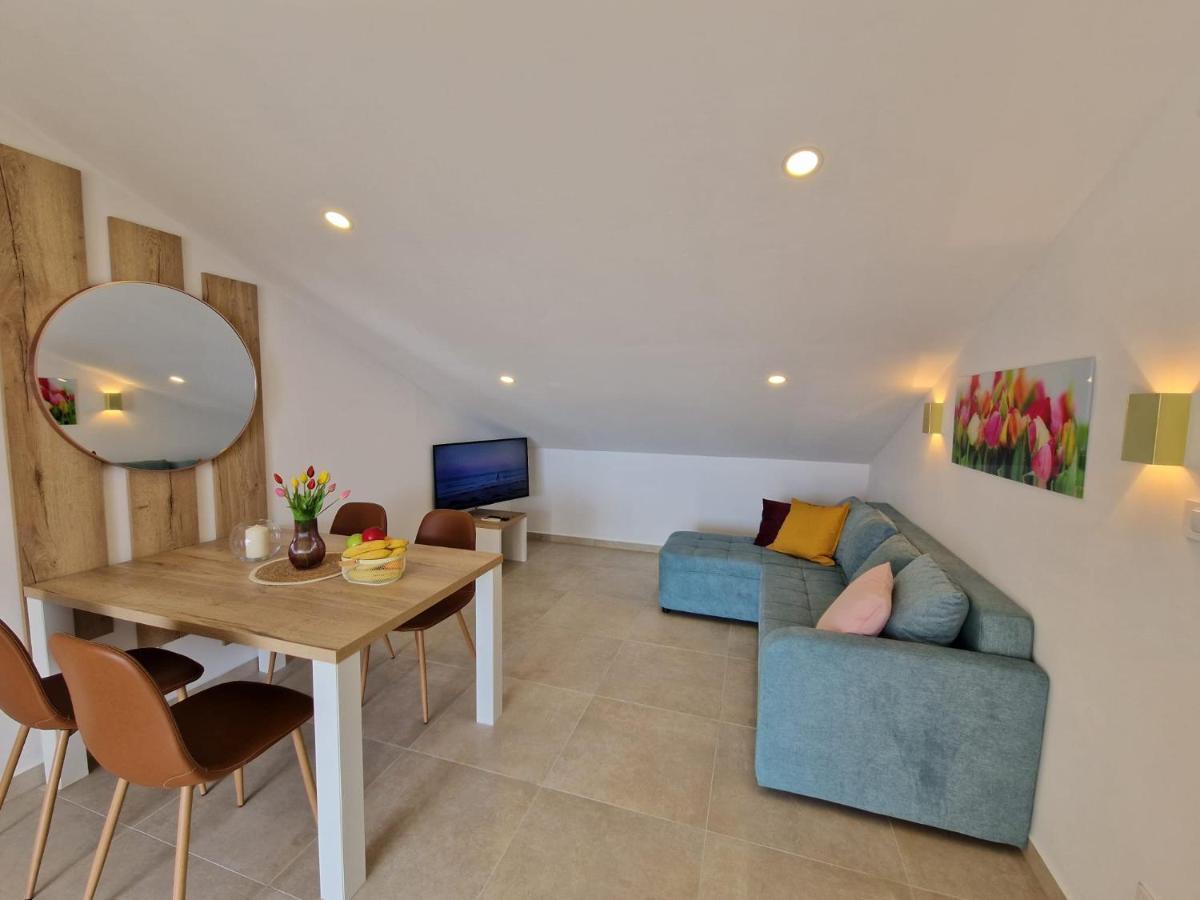 Haus Mit Meerblick Lopar Bagian luar foto