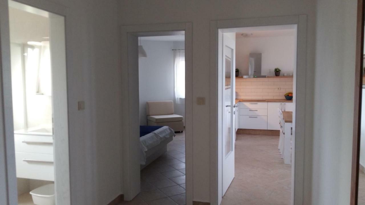 Haus Mit Meerblick Lopar Bagian luar foto