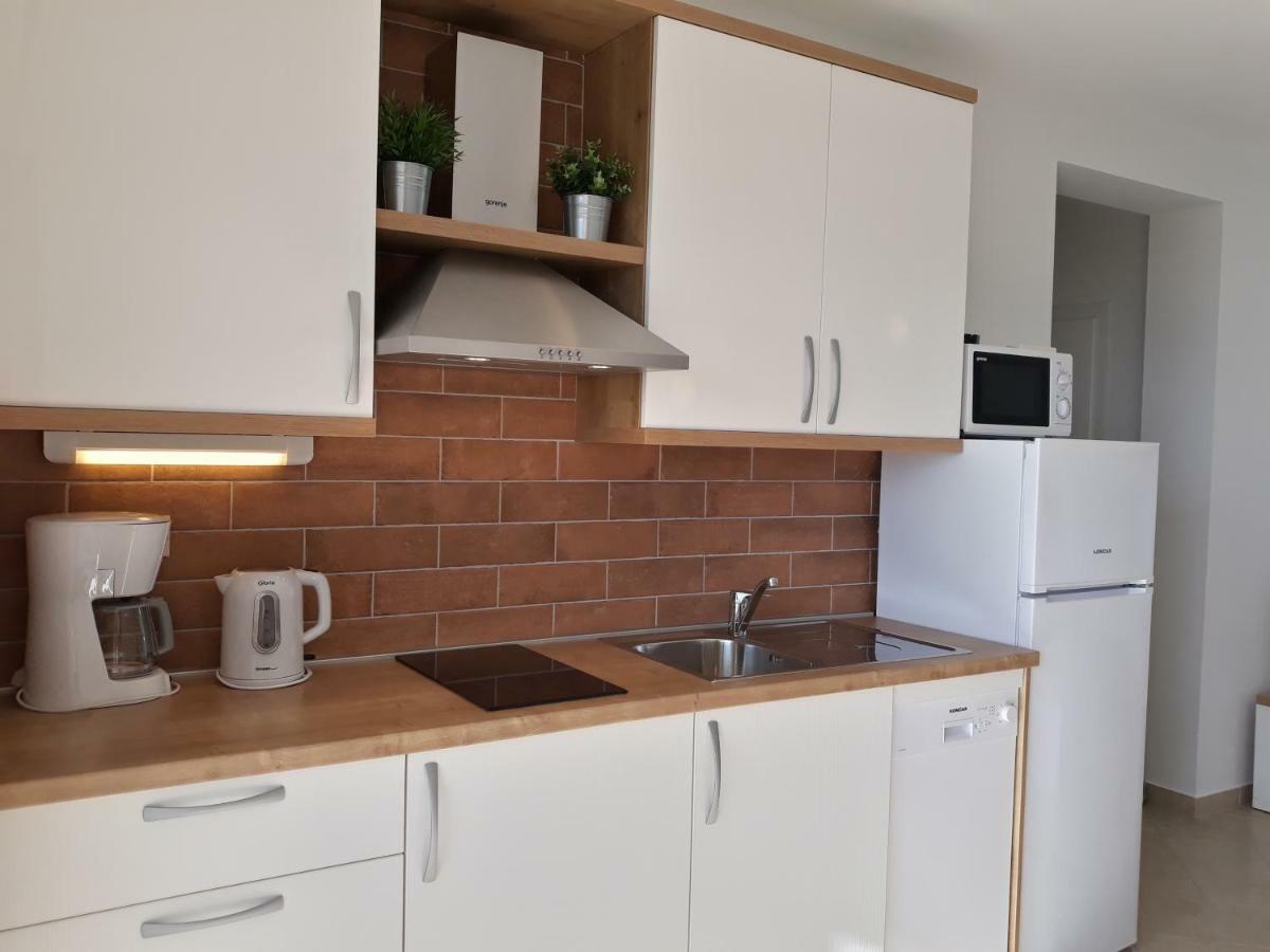 Haus Mit Meerblick Lopar Bagian luar foto