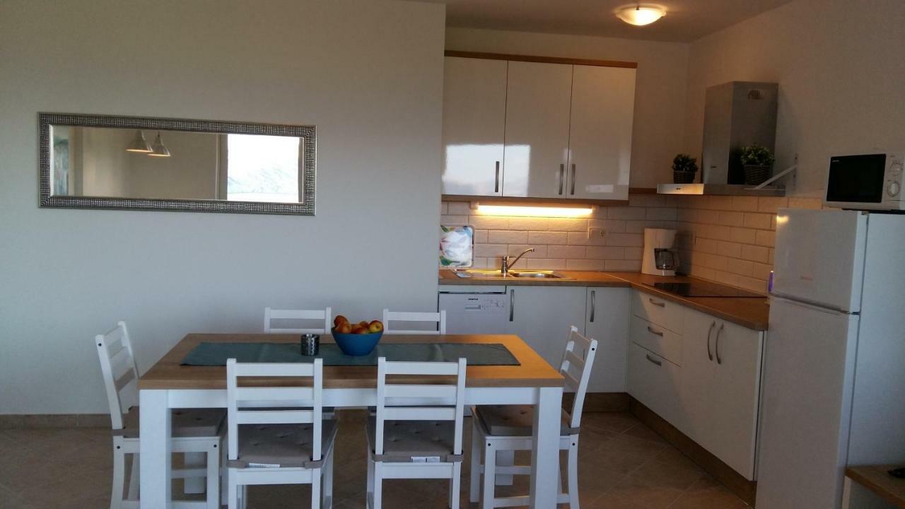 Haus Mit Meerblick Lopar Bagian luar foto